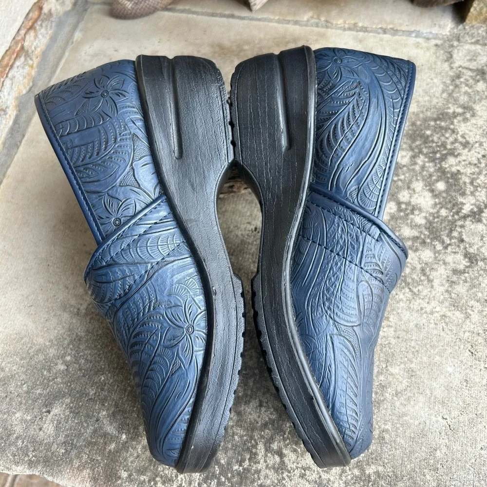 Navy Embossed Slip-On Shoes by Easy Street Lyndee Slip Resistant clogsSz-7.5W. L - Picture 5 of 13